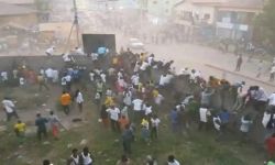 نحو 100 قتيل في اشتباكات عنيفة بين مشجعين خلال مباراة كرة قدم